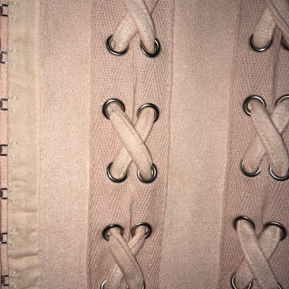 Beautiful Pink Dress With Nice Detail. Size 10 - Picture 4 of 7